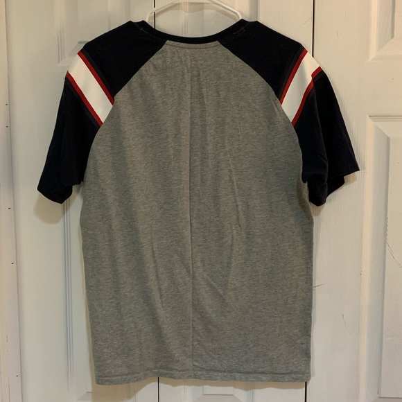 ❤️🏈 Houston Texans Bundle: Shirt, Sweatshirt and Windbreaker Jacket 🏈❤️ - Picture 5 of 9